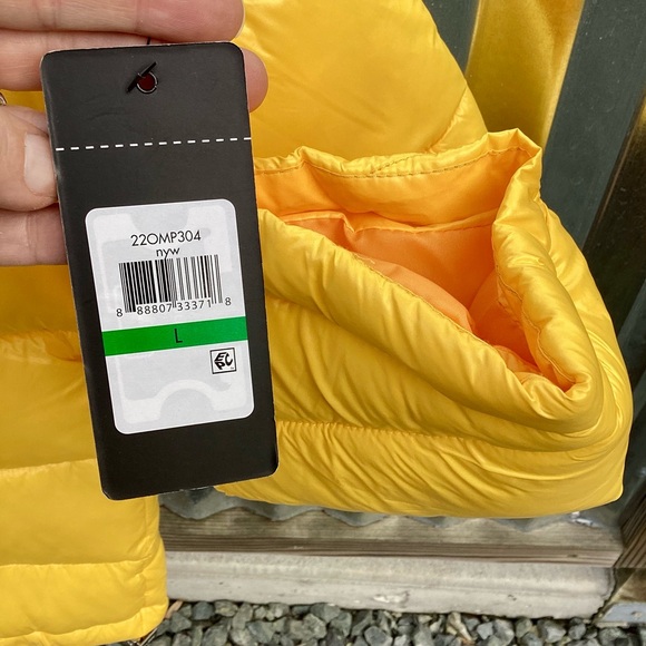 NTW WOMENS GUESS HOODED PUFFER JACKET Size: Large Color: Yellow - Picture 10 of 15